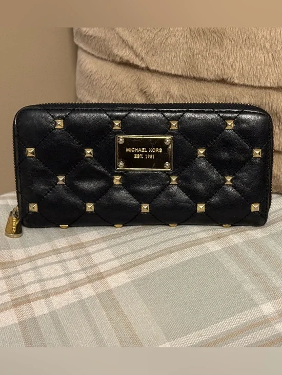 Michael Kors Susannah Quilted Lambskin Wallet Black Gold Pyramid Studs - Picture 2 of 3